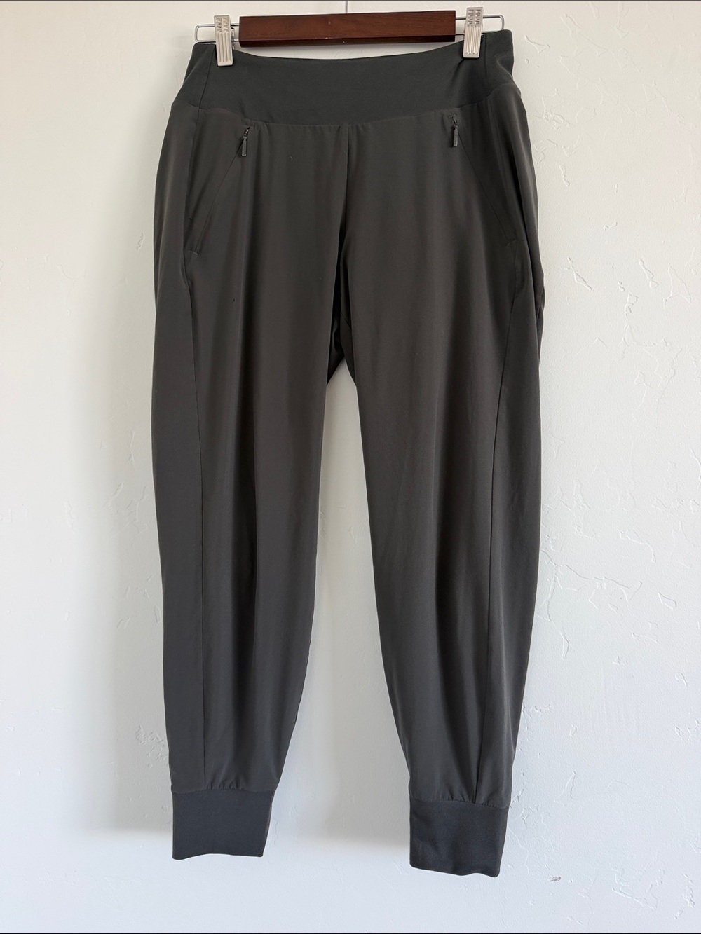 Athleta Soho Jogger Pants 2P Petite Olive Green Gray Lined Travel Ankle